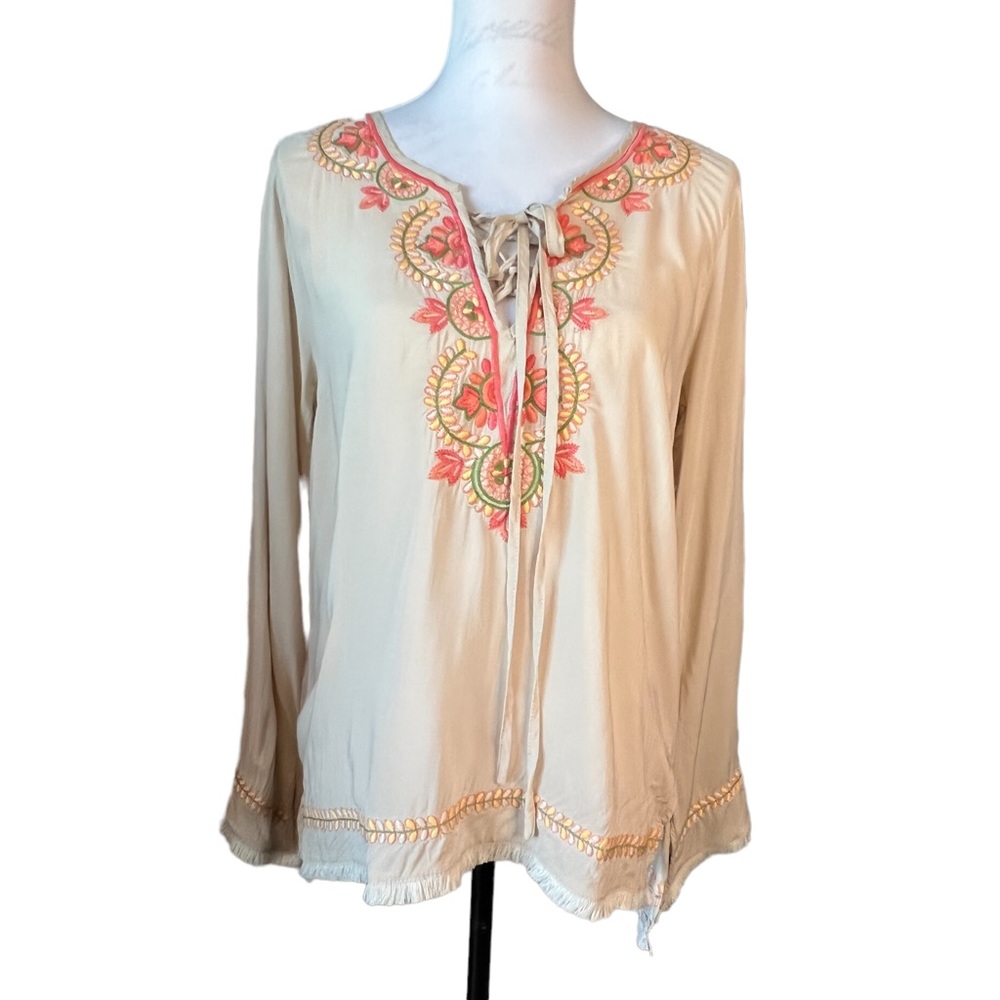Love Stitch Embroidered Neck Floral‎ Blouse Laced V-neck Fray Hem Long Sleeve